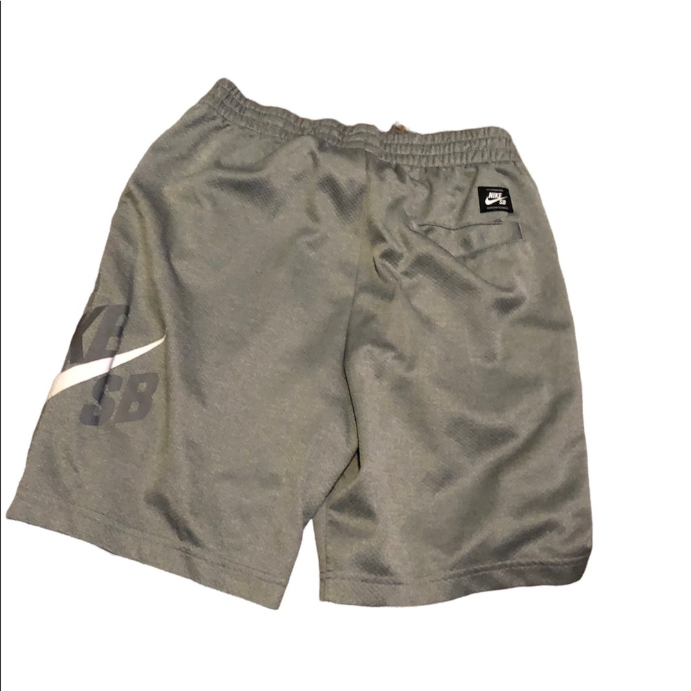 nike sb shorts size small